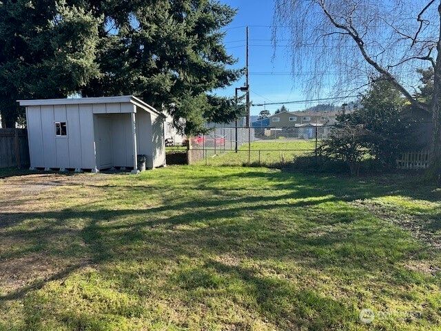 402 S 4TH Avenue, Kelso, WA 98626