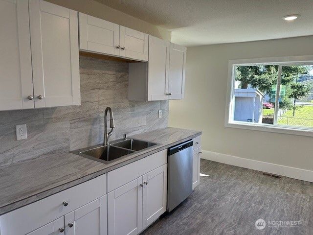 402 S 4TH Avenue, Kelso, WA 98626