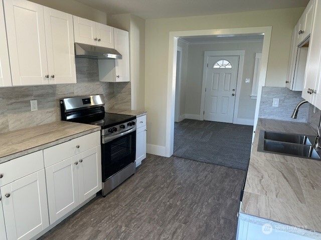 402 S 4TH Avenue, Kelso, WA 98626