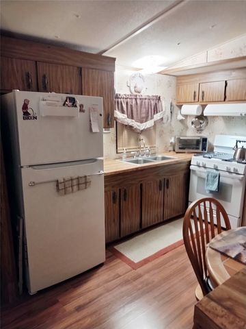 305 6th Street, Flippin, AR 72634