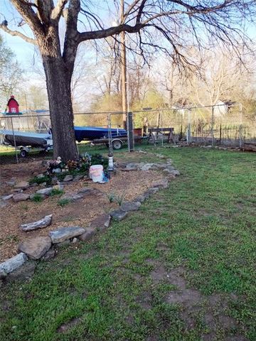 305 6th Street, Flippin, AR 72634
