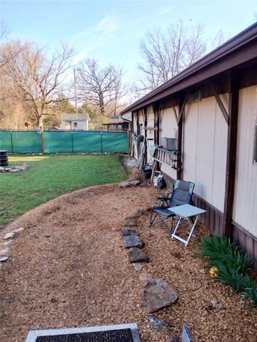 305 6th Street, Flippin, AR 72634