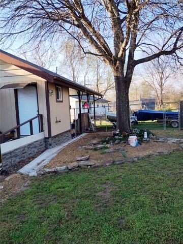 305 6th Street, Flippin, AR 72634