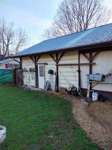 305 6th Street, Flippin, AR 72634