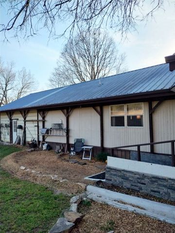 305 6th Street, Flippin, AR 72634