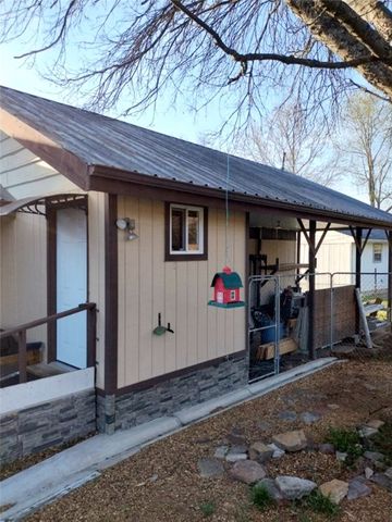 305 6th Street, Flippin, AR 72634