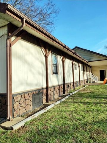 305 6th Street, Flippin, AR 72634