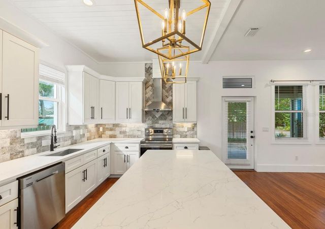 214 E FLORIBRASKA AVENUE, Tampa, FL 33603