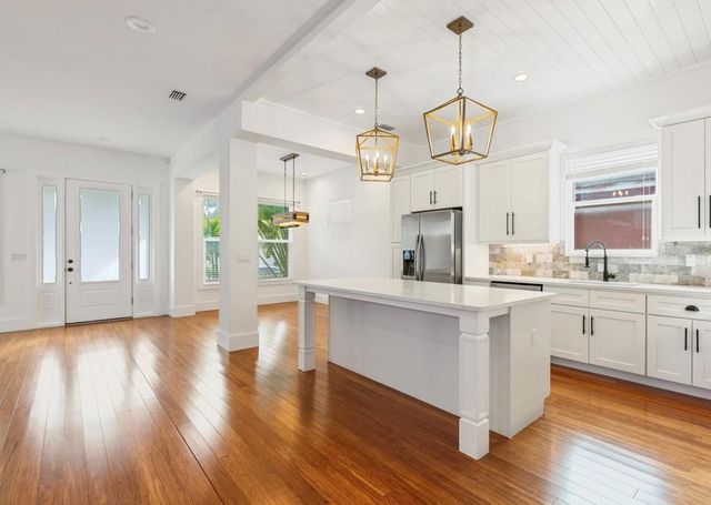 214 E FLORIBRASKA AVENUE, Tampa, FL 33603