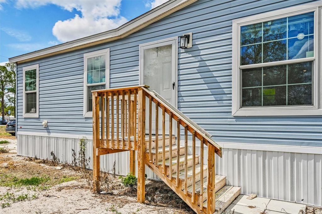 Image 3 of property listing at 1770 TUCKER LANE, North Fort Myers, FL 33917