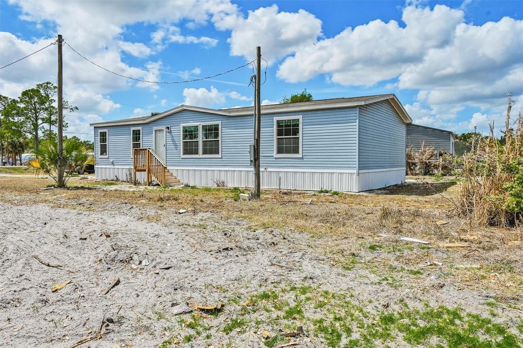 Image 37 of property listing at 1770 TUCKER LANE, North Fort Myers, FL 33917