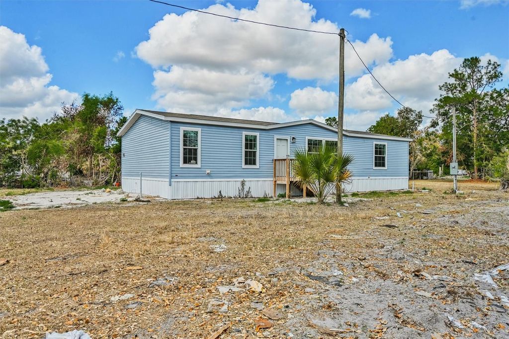 Image 5 of property listing at 1770 TUCKER LANE, North Fort Myers, FL 33917