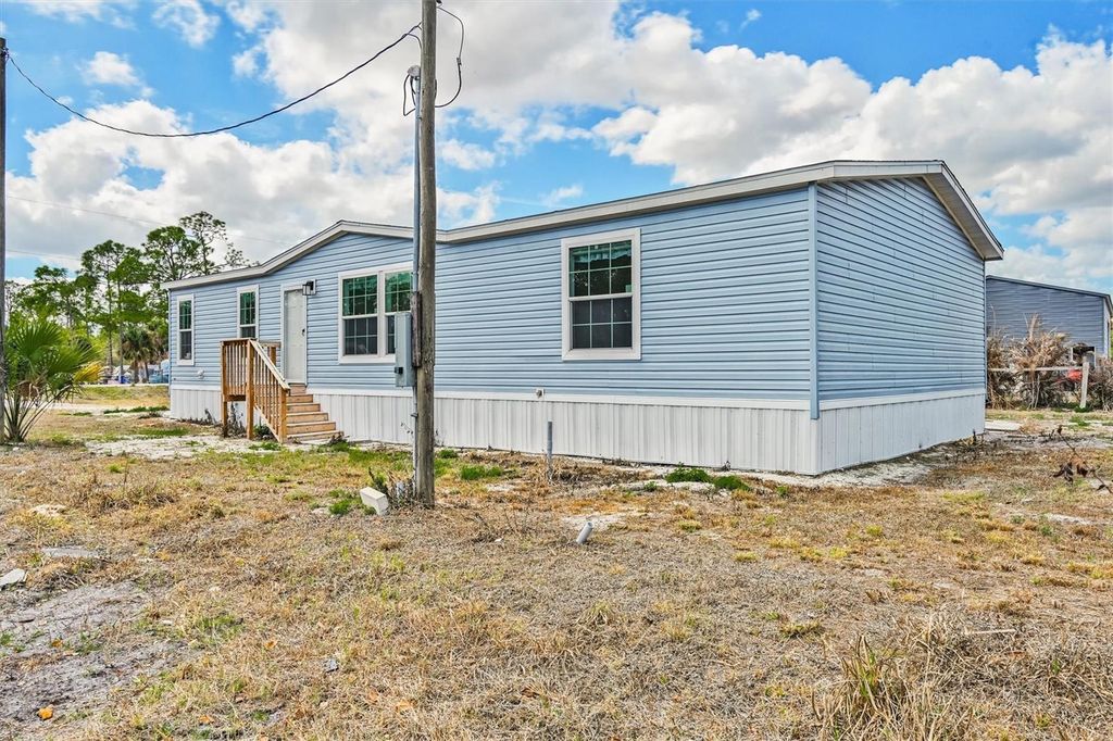 Image 6 of property listing at 1770 TUCKER LANE, North Fort Myers, FL 33917