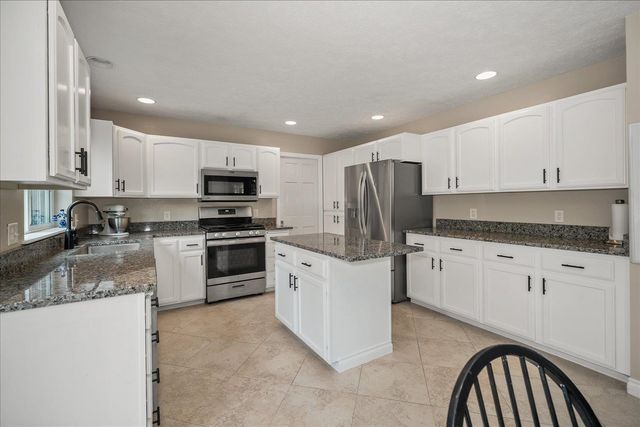 17201 E Galaxy Ln, Greenacres, WA 99016