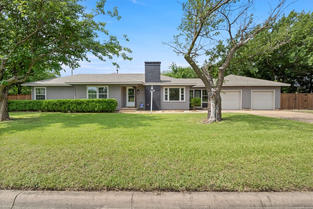 1516 E Peyton, Sherman, TX 75090