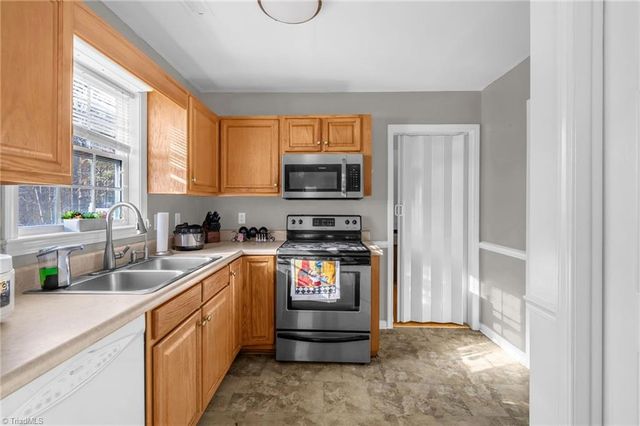 1513 Birkdale Court, High Point, NC 27265