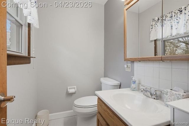 6236 Mckenzie Drive, Flint, MI 48507