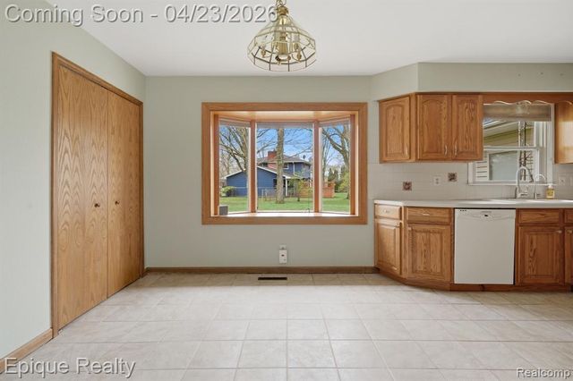 6236 Mckenzie Drive, Flint, MI 48507