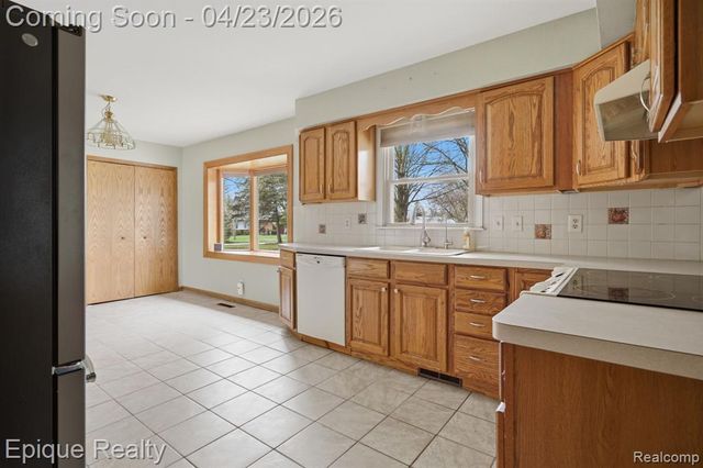6236 Mckenzie Drive, Flint, MI 48507