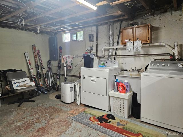 10570 Belmont Drive, Ramsay, MI 49959