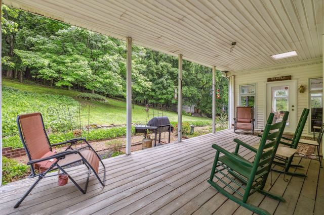 6873 Giles Hill Rd, College Grove, TN 37046