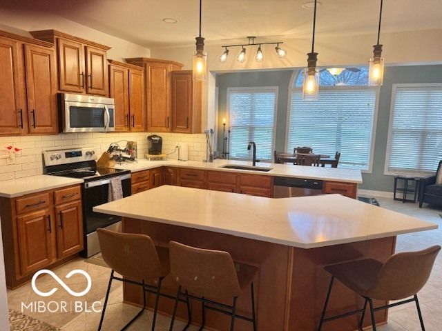 4637 Shadow Ridge Boulevard, Greenwood, IN 46143