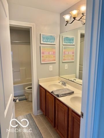 4637 Shadow Ridge Boulevard, Greenwood, IN 46143