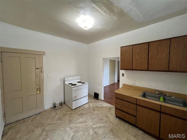 226 N 11th Street, Belleville, IL 62220