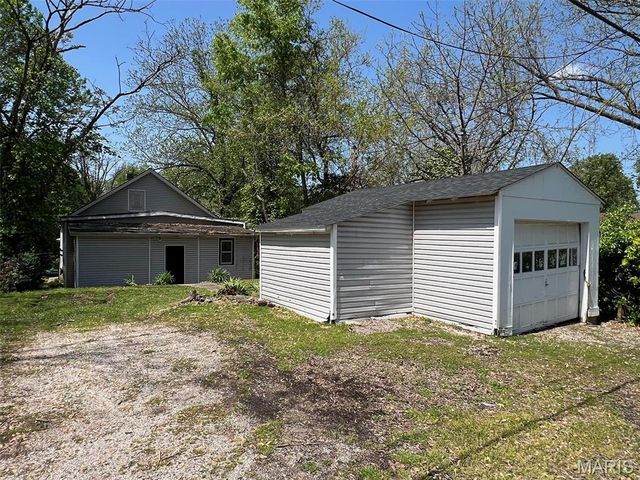 226 N 11th Street, Belleville, IL 62220