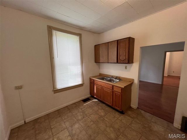 226 N 11th Street, Belleville, IL 62220