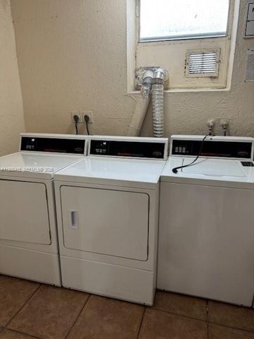 4550 NW 9th St 617E, Miami, FL 33126