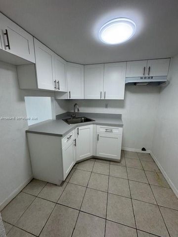 4550 NW 9th St 617E, Miami, FL 33126