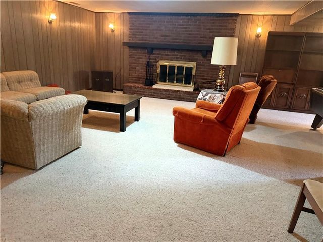 4618 Brookwood Terrace, St Joseph, MO 64506