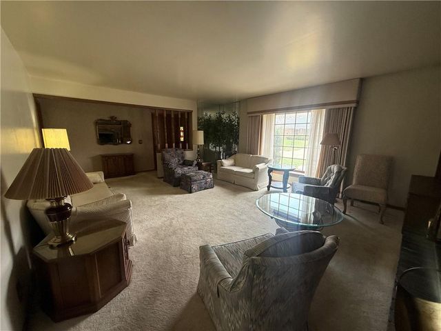 4618 Brookwood Terrace, St Joseph, MO 64506