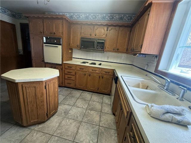 4618 Brookwood Terrace, St Joseph, MO 64506