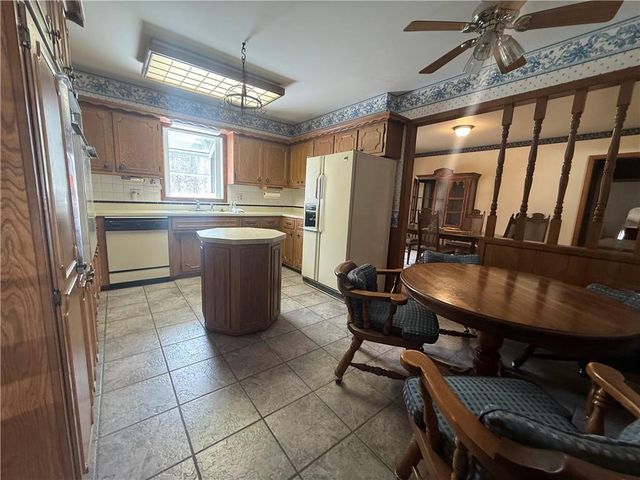 4618 Brookwood Terrace, St Joseph, MO 64506