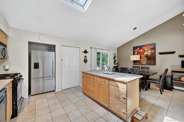 731 Manette Lane, Valley Cottage, NY 10989