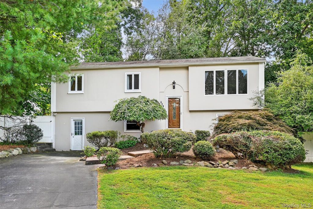 731 Manette Lane, Valley Cottage, NY 10989