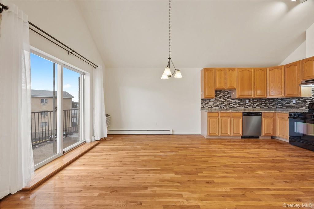 10 Pennyfield Avenue 5C, Bronx, NY 10465 — photo 4