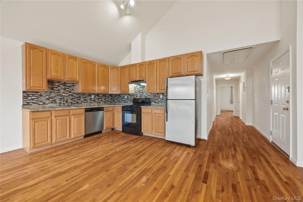 10 Pennyfield Avenue 5C, Bronx, NY 10465 — photo 5