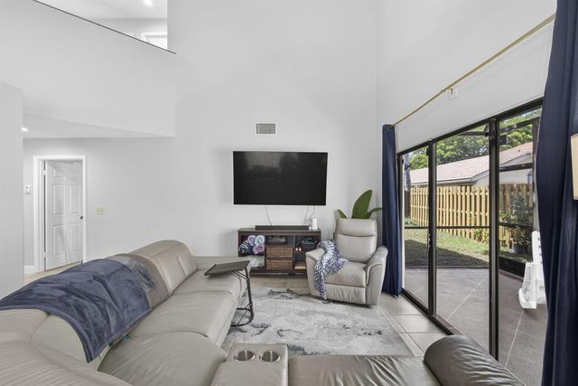 1726 Shoreside Circle, Wellington, FL 33414