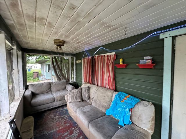 1105 NE 1ST STREET, Mulberry, FL 33860