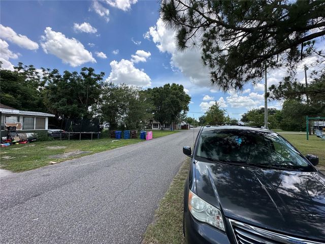1105 NE 1ST STREET, Mulberry, FL 33860