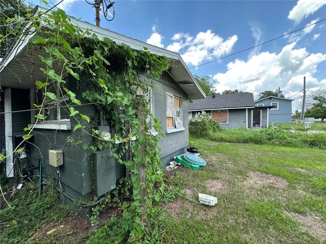 1105 NE 1ST STREET, Mulberry, FL 33860