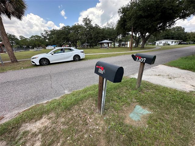 1105 NE 1ST STREET, Mulberry, FL 33860