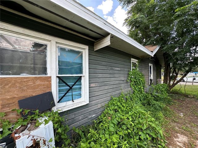 1105 NE 1ST STREET, Mulberry, FL 33860