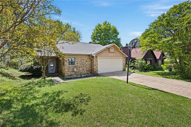 411 Austin Circle, Russellville, AR 72801