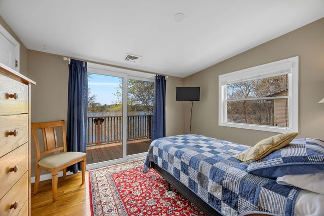 100 Lakeview Boulevard, Plymouth, MA 02360