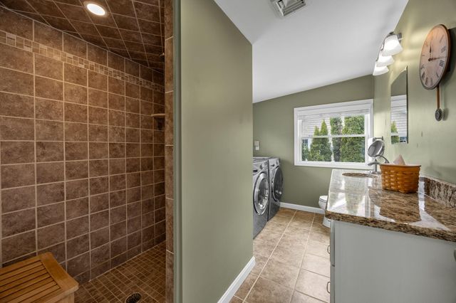 100 Lakeview Boulevard, Plymouth, MA 02360