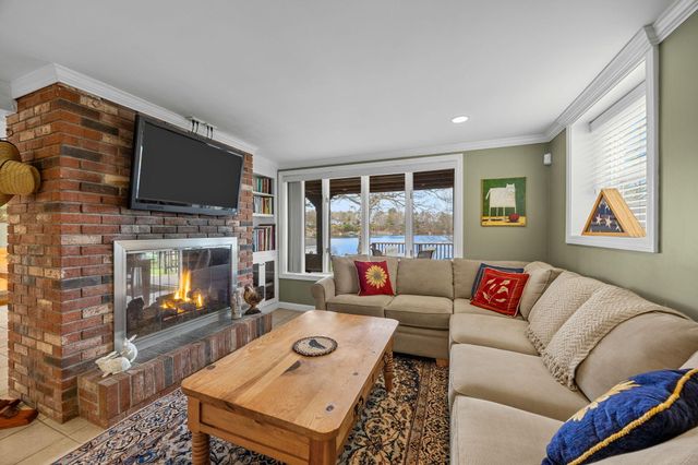 100 Lakeview Boulevard, Plymouth, MA 02360